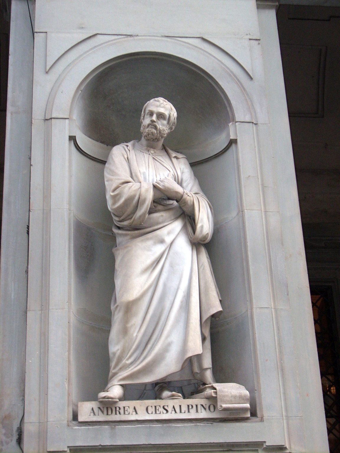 Andrea Cesalpino's monument, Galleria degli Uffizi, Florence, Italy.JPG